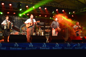 Show do Grupo Chão de Areia